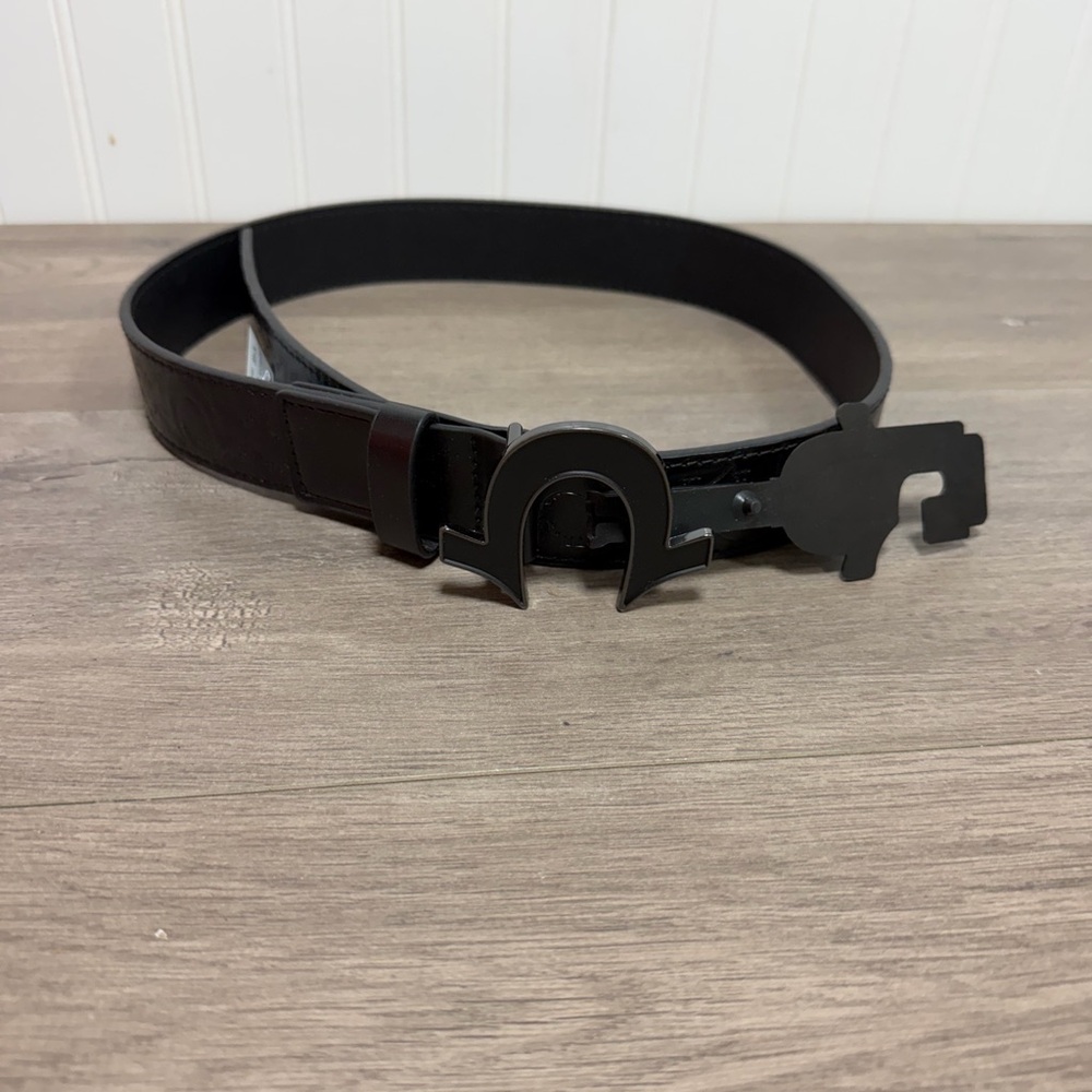 Black Men's Leather Belt with Signature Horseshoe Buckle